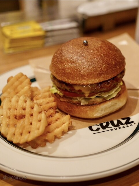 CRUZ BURGERS & CRAFT BEERS