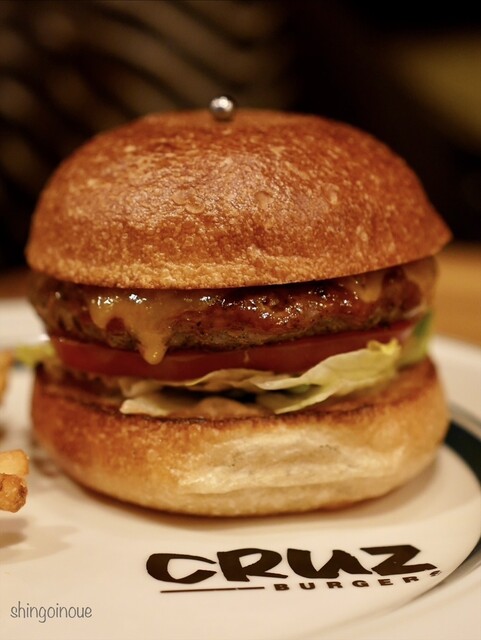 CRUZ BURGERS & CRAFT BEERS