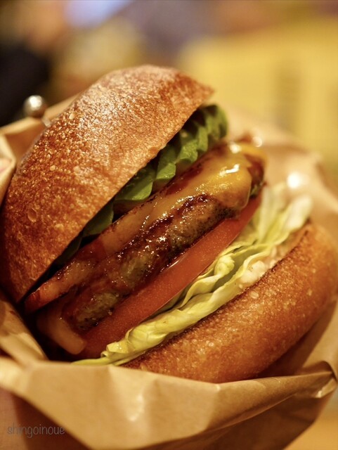 CRUZ BURGERS & CRAFT BEERS