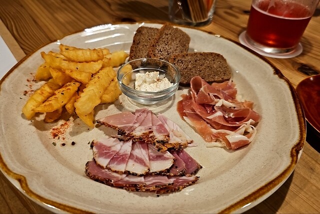 BREWCCOLY PUB