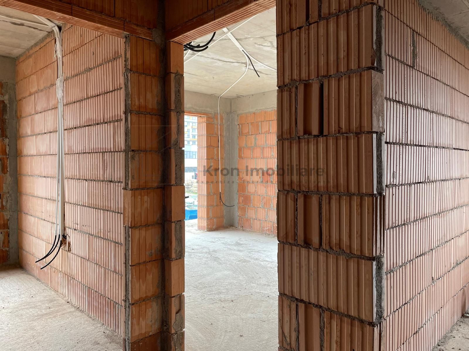 Apartament 2 camere  - proiect nou cartier Tractoru- VANDUT