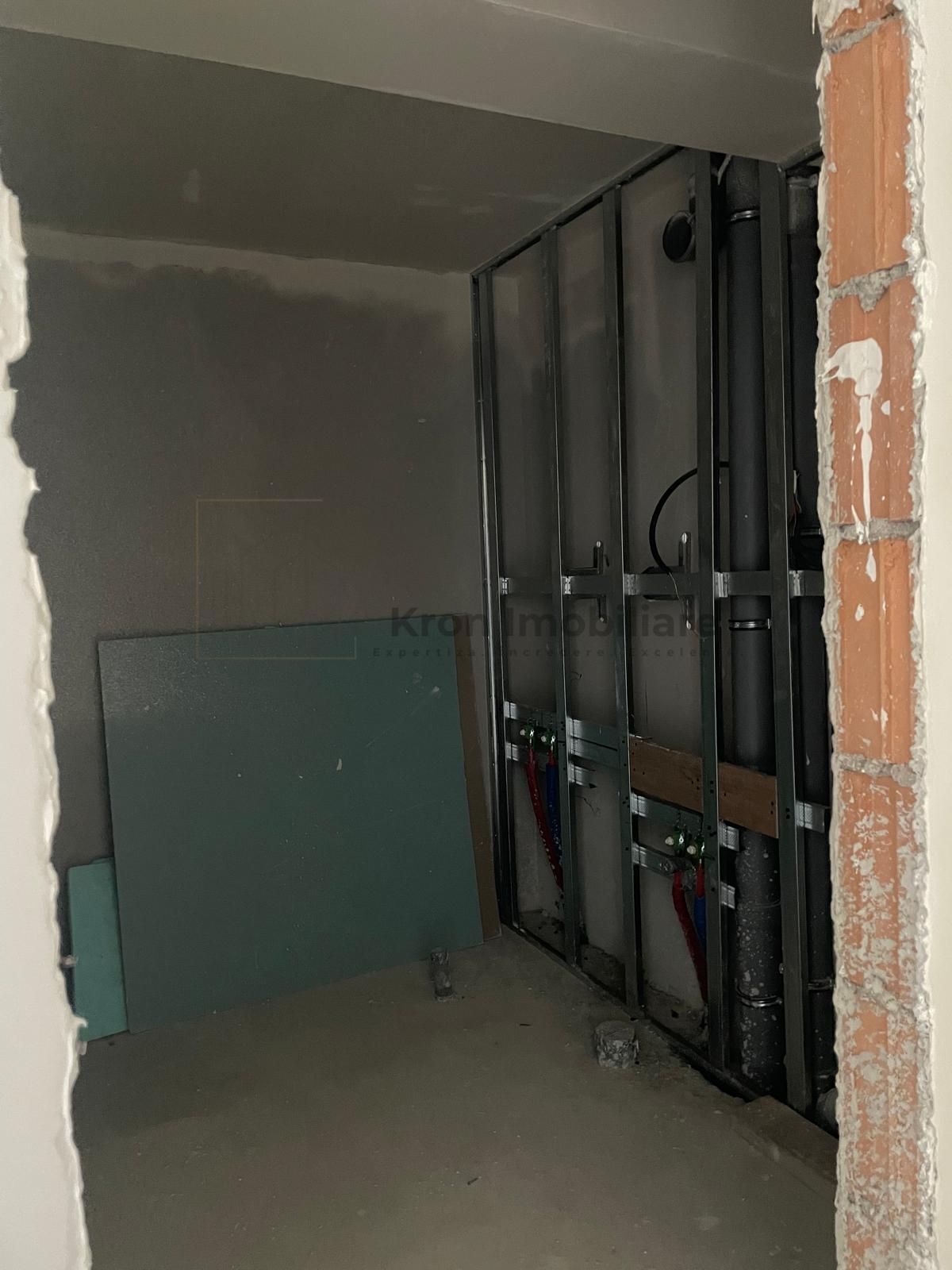 Apartament 3 camere- VANDUT