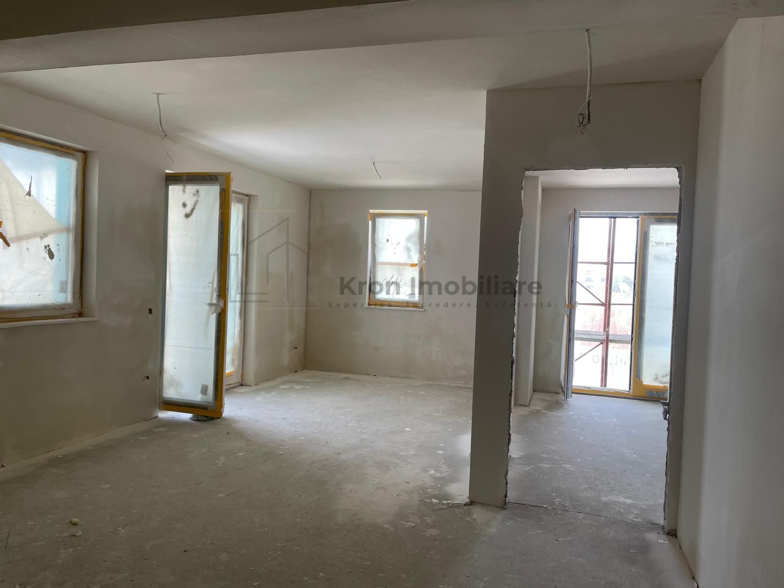 Apartament 3 camere- VANDUT