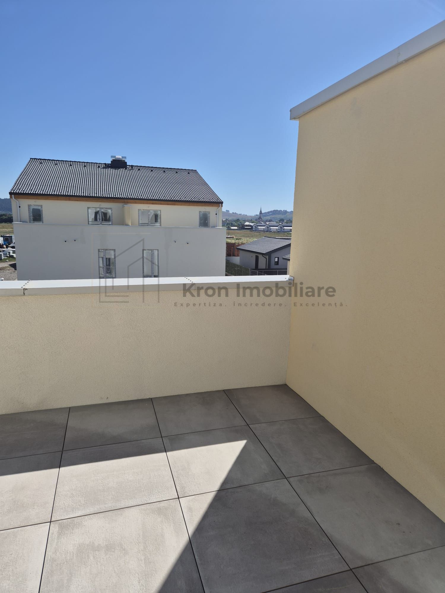 Apartament 3 camere - Sanpetru-VANDUT