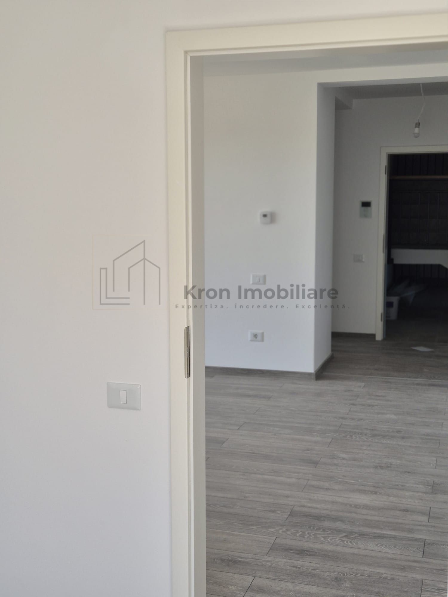 Apartament 3 camere - Sanpetru-VANDUT