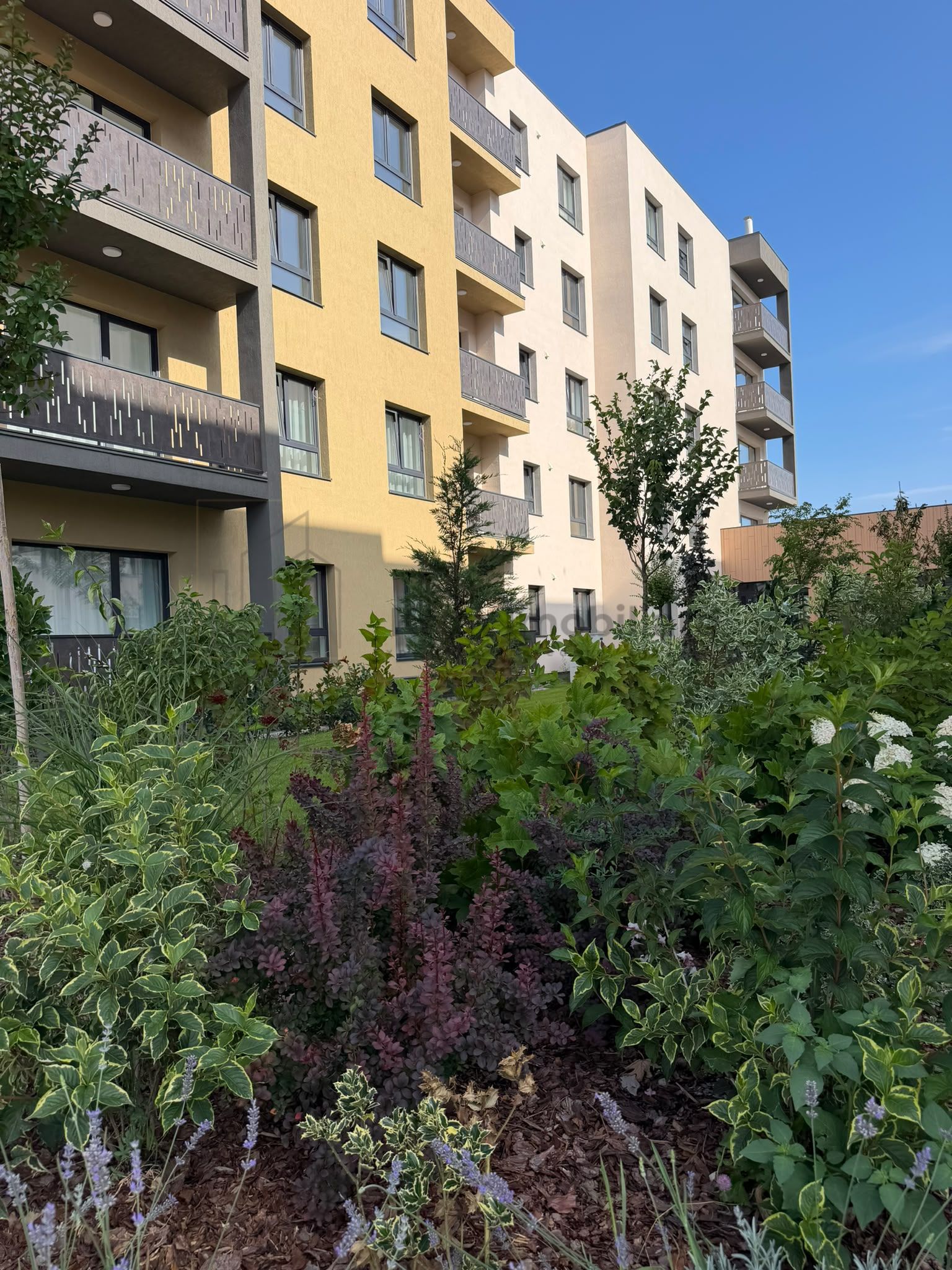 Apartament 2 camere finalizat, intabulat, etaj intermediar, cart.Tractorul, Sud