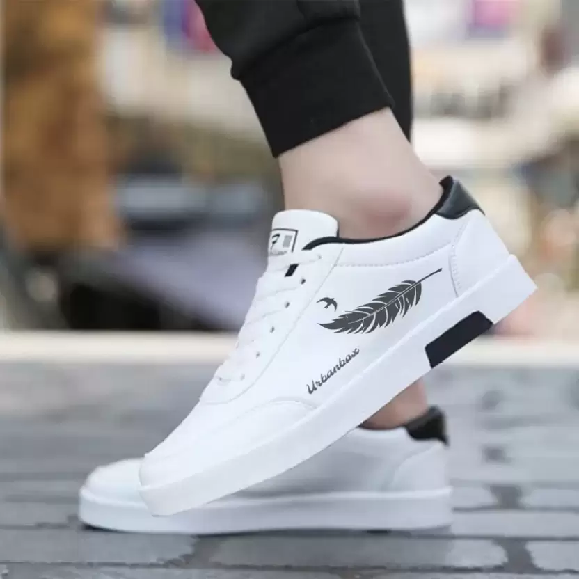 product/1712492389085-8-white-leaf-8-urbanbox-white-black-original-imagvgf4g9srhbxj.webp