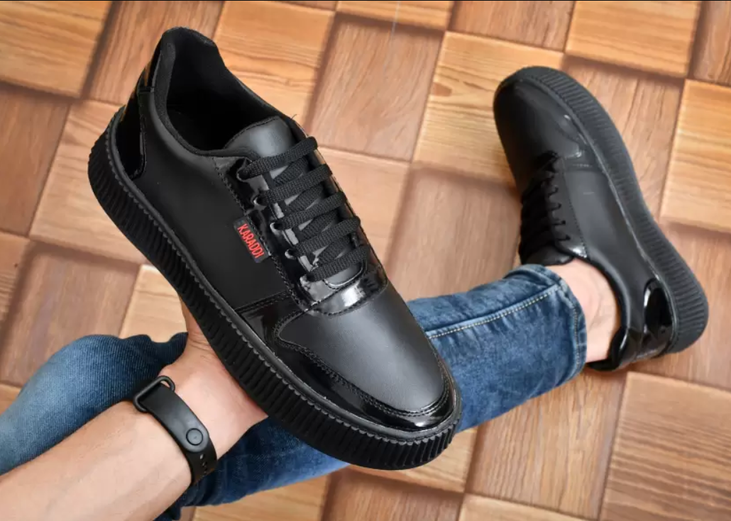 Latest Stylish Comfortable Outdoor Sneakers For Men  (Black)