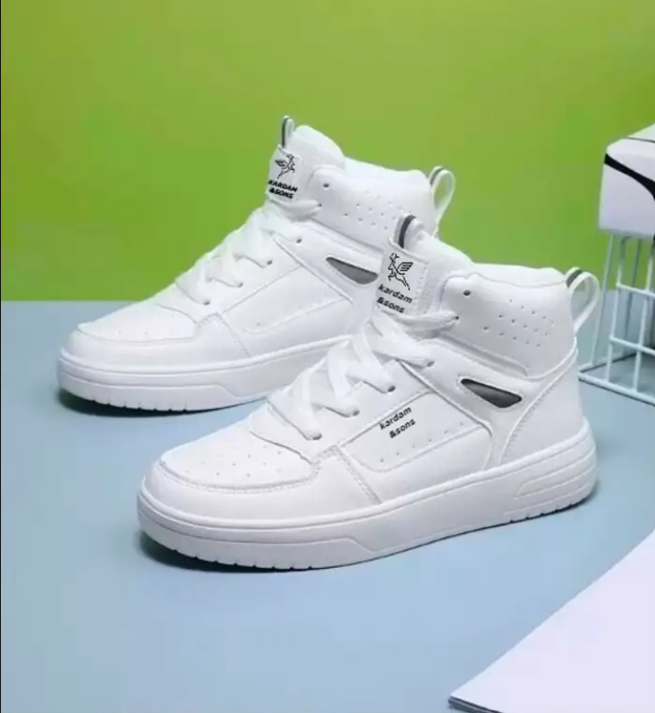 Luxury fashionable Stylish Light Weight Sneakers white Sneakers For Men