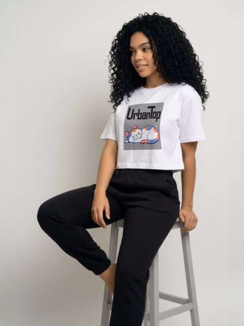 Top Oversize Blanco con Diseño de Gato Durmiendo - Estilo Urbano 1