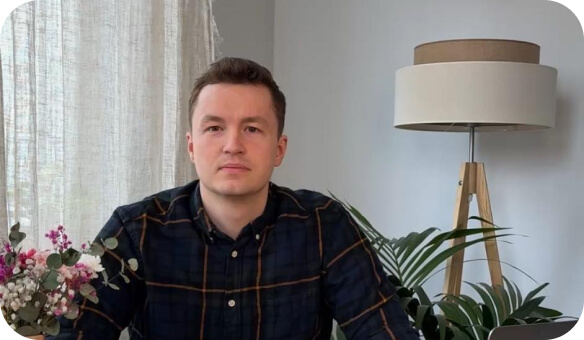Zespół tworzy prosty system informowania o szkoleniach: **pierwsza wersja MVP oparta na mailowych zaproszeniach dla zainteresowanych.**