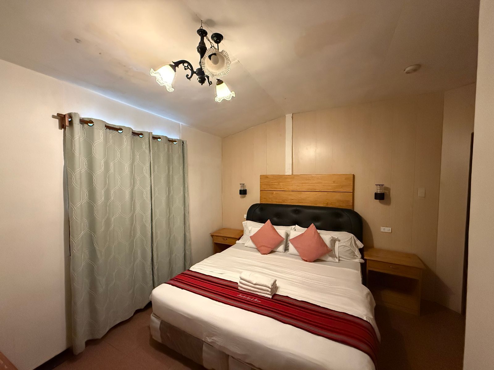 Room 2 at Kwarto's Guest House, San Juan, Siquijor