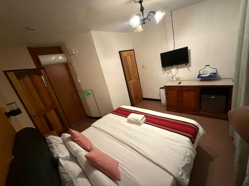 Room 2, photo 2