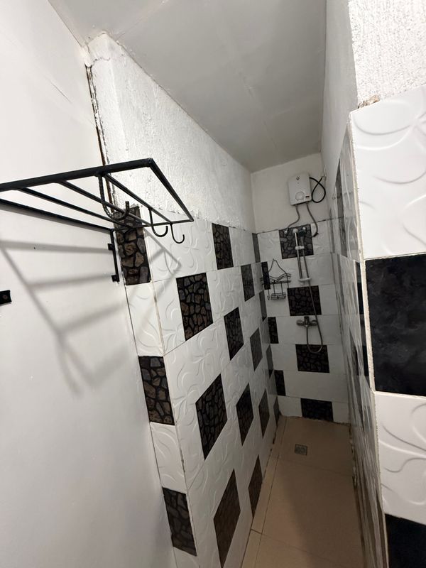 Room 2, photo 3