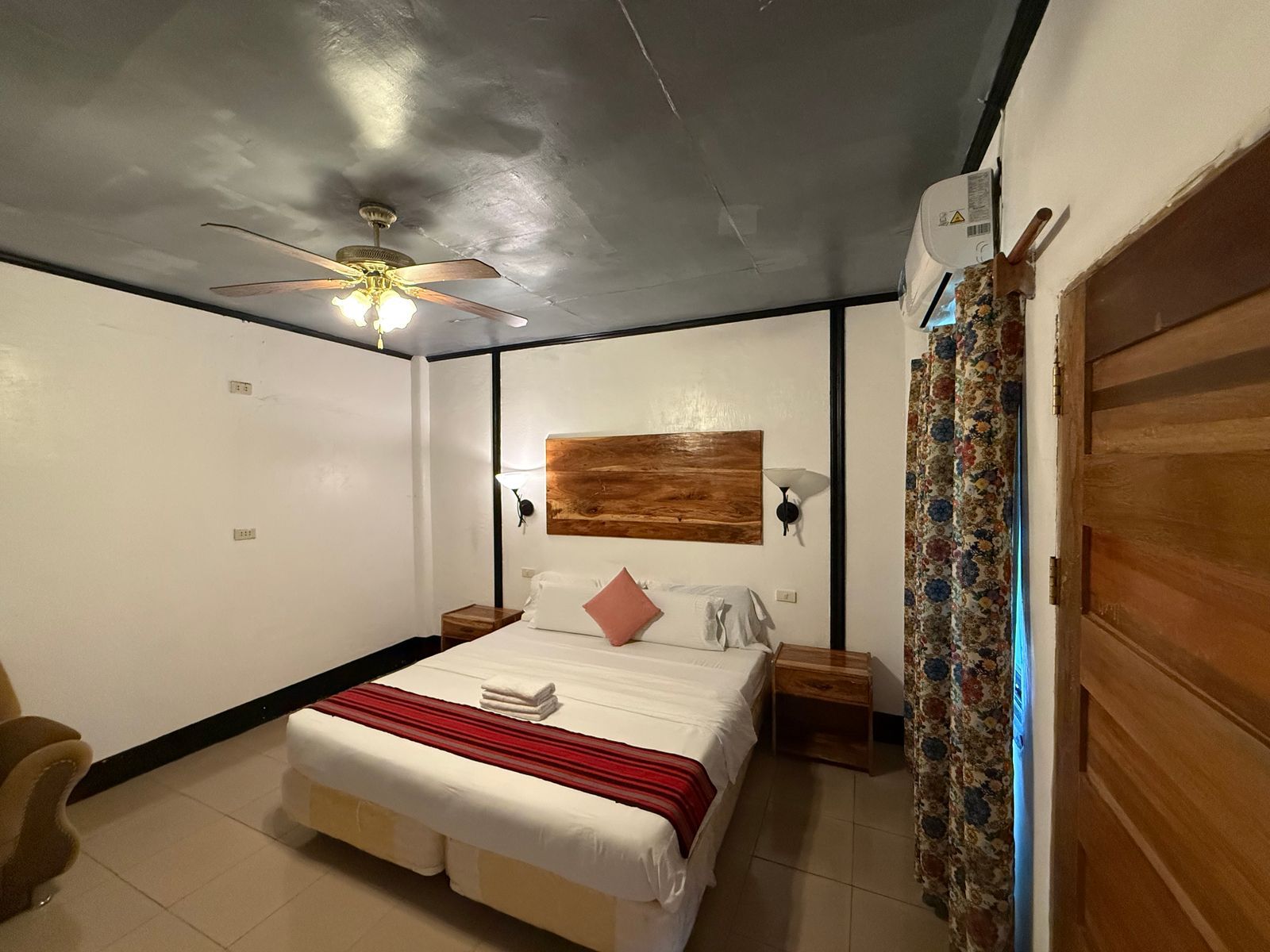 Main Room at Kwarto's Guest House, San Juan, Siquijor