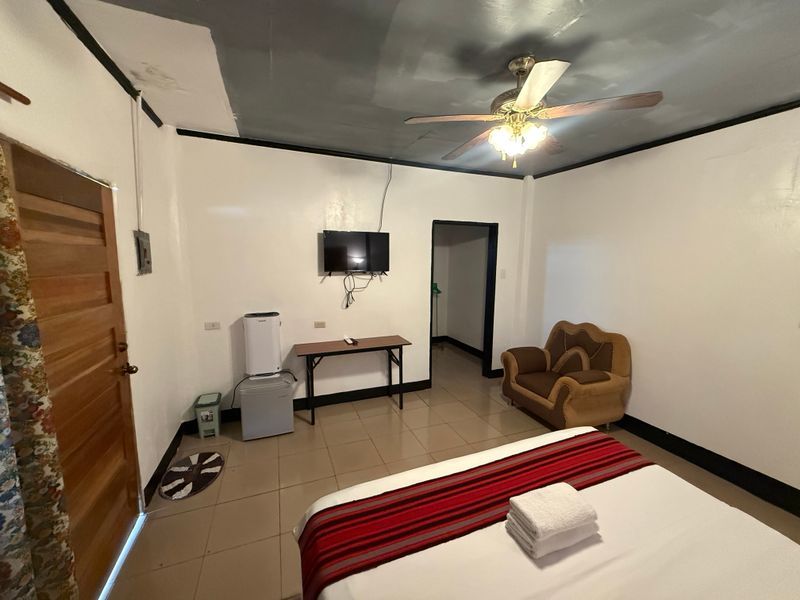 Main Room, photo 2
