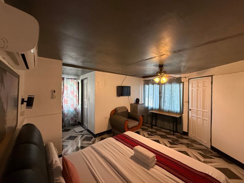 Room 9, photo 2