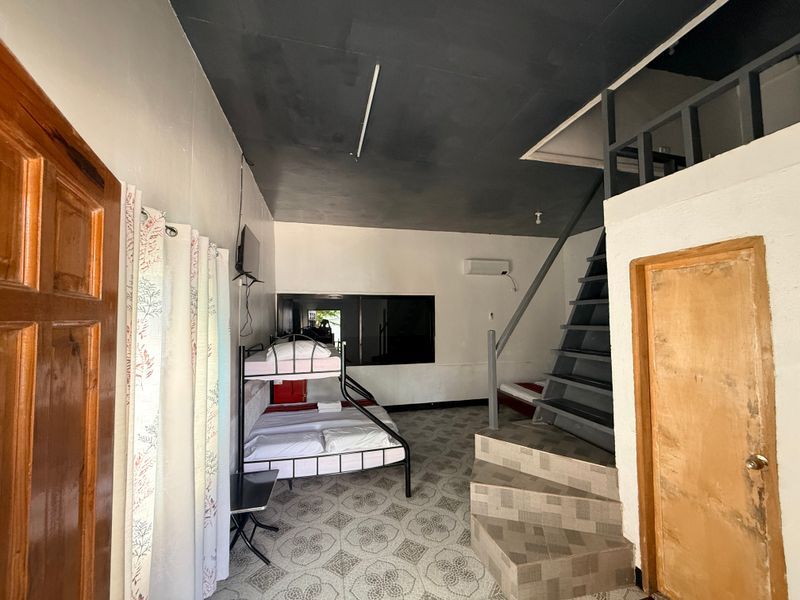Room 4, photo 2