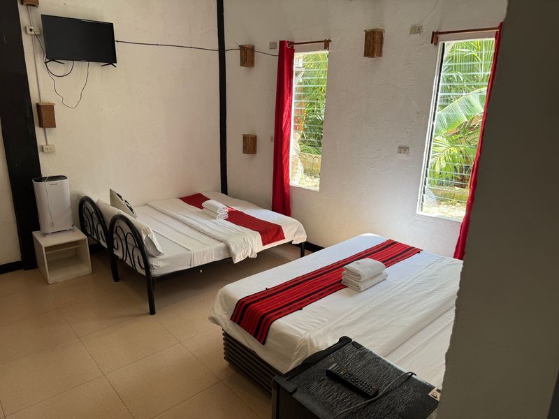 Room 6, photo 2