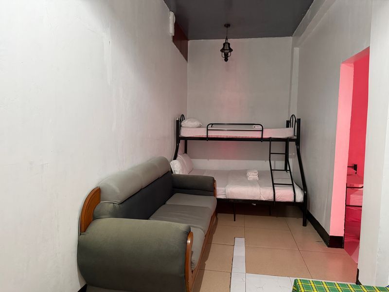 Room 6, photo 3