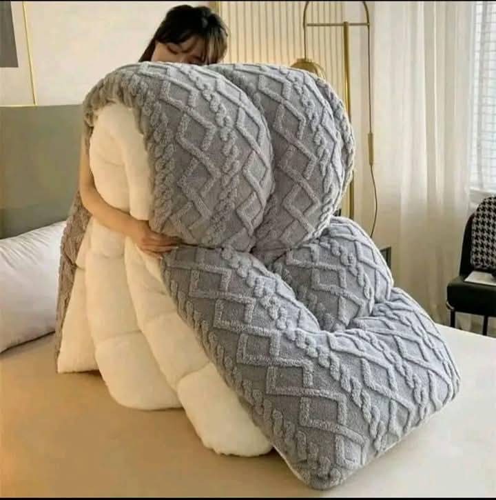 Luxury Ultra-Soft Double-Sided Sherpa Comforter – Diamond Knit Pattern (Grey & White)