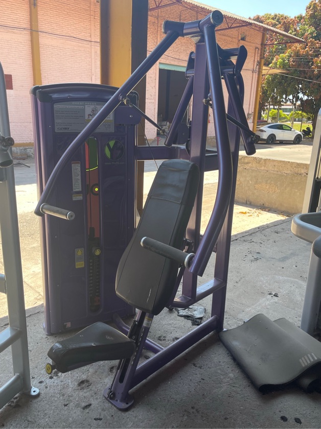 Cybex VR3 Chest Press