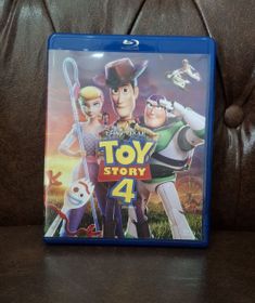 Capa de "Toy Story 4", de Josh Cooley