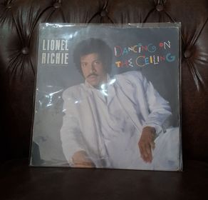 Capa de "Dancing on the Ceiling", de Lionel Richie