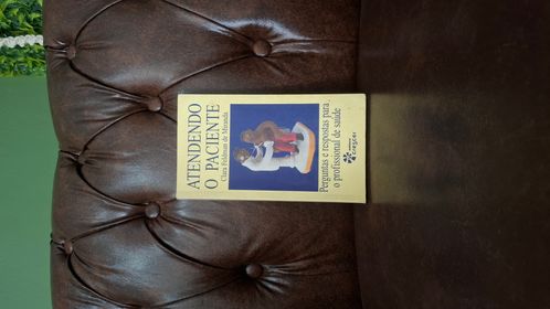 Capa de "Atendendo o Paciente: Perguntas e Respostas para o Profissional de Saúde", de Clara Feldman de Miranda