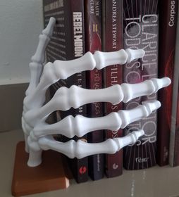 Capa de "Aparador de Livro Mão Esquelética", de Impressão 3D