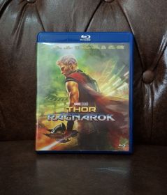 Capa de "Thor: Ragnarok", de Taika Waititi