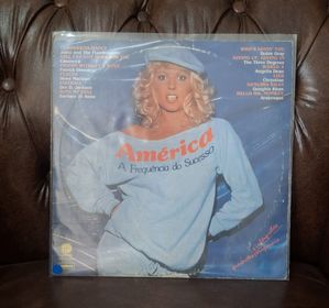 Capa de "América: A Frequência do Sucesso", de 