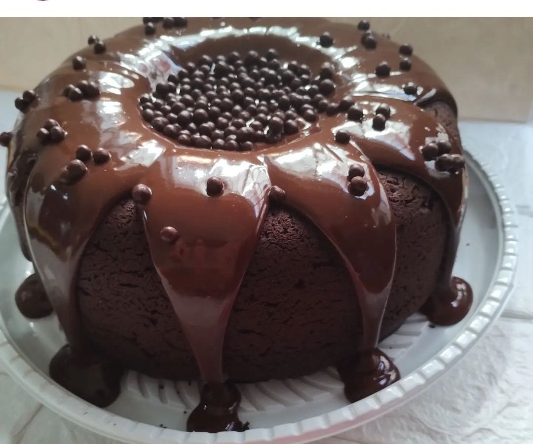 Bolo de chocolate com brigadeiro 