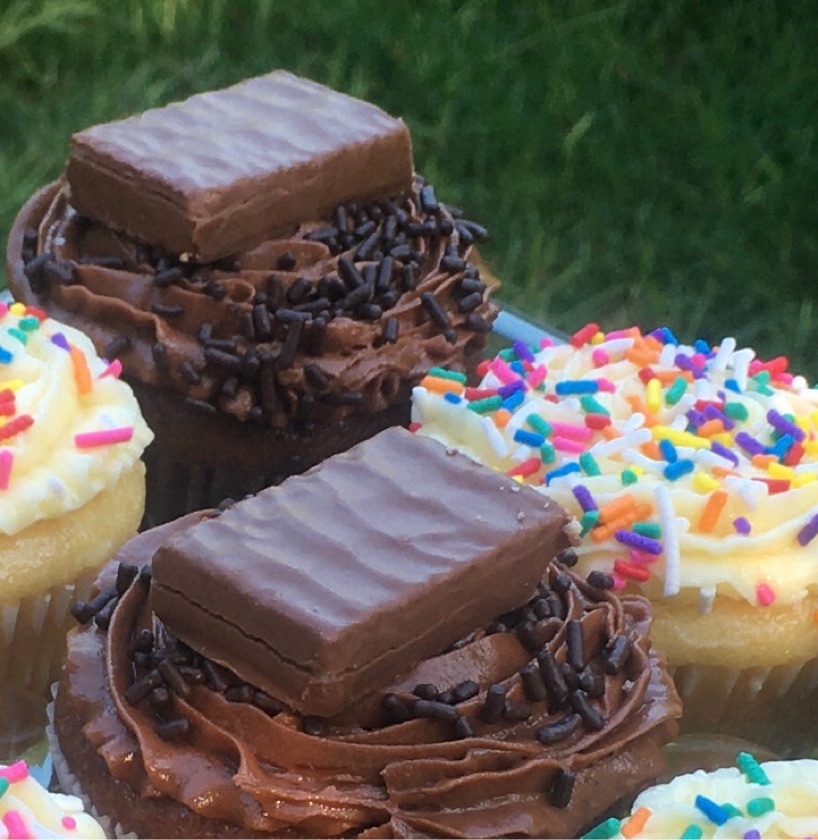 6 Chocolate Cupcakes (without chocolate bar)