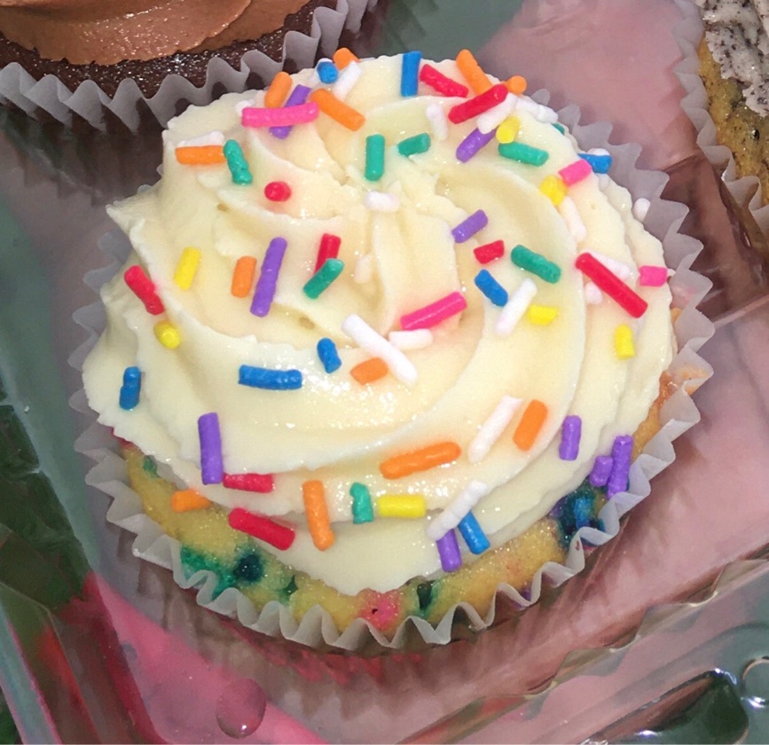 6 FunFetti Cupcakes
