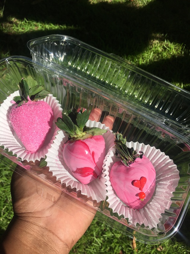 6 Chocolate Covered Strawberries (Coloured)