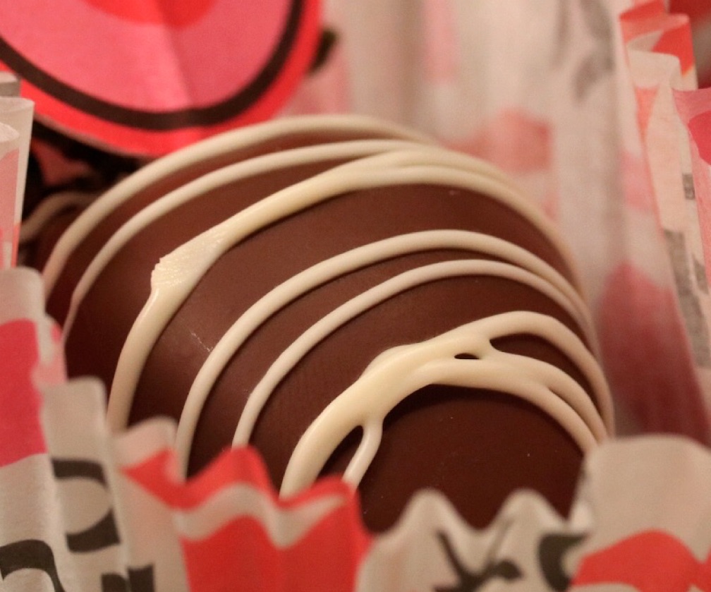 6 Classic Chocolate Covered Strawberries (Milk /White)