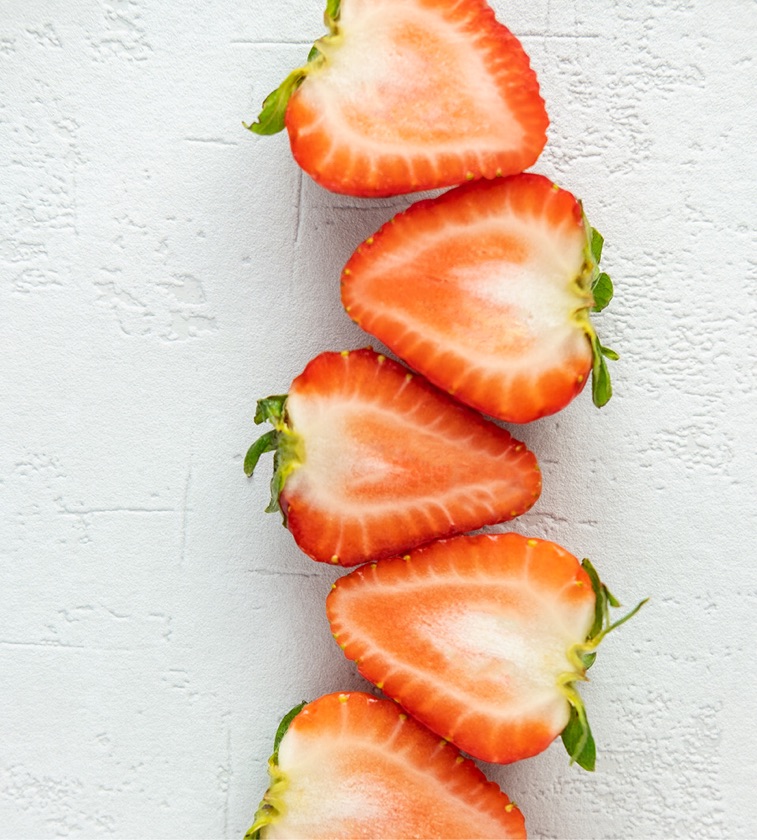 STRAWBERRIES ( 6 CUPCAKES TOPPING)
