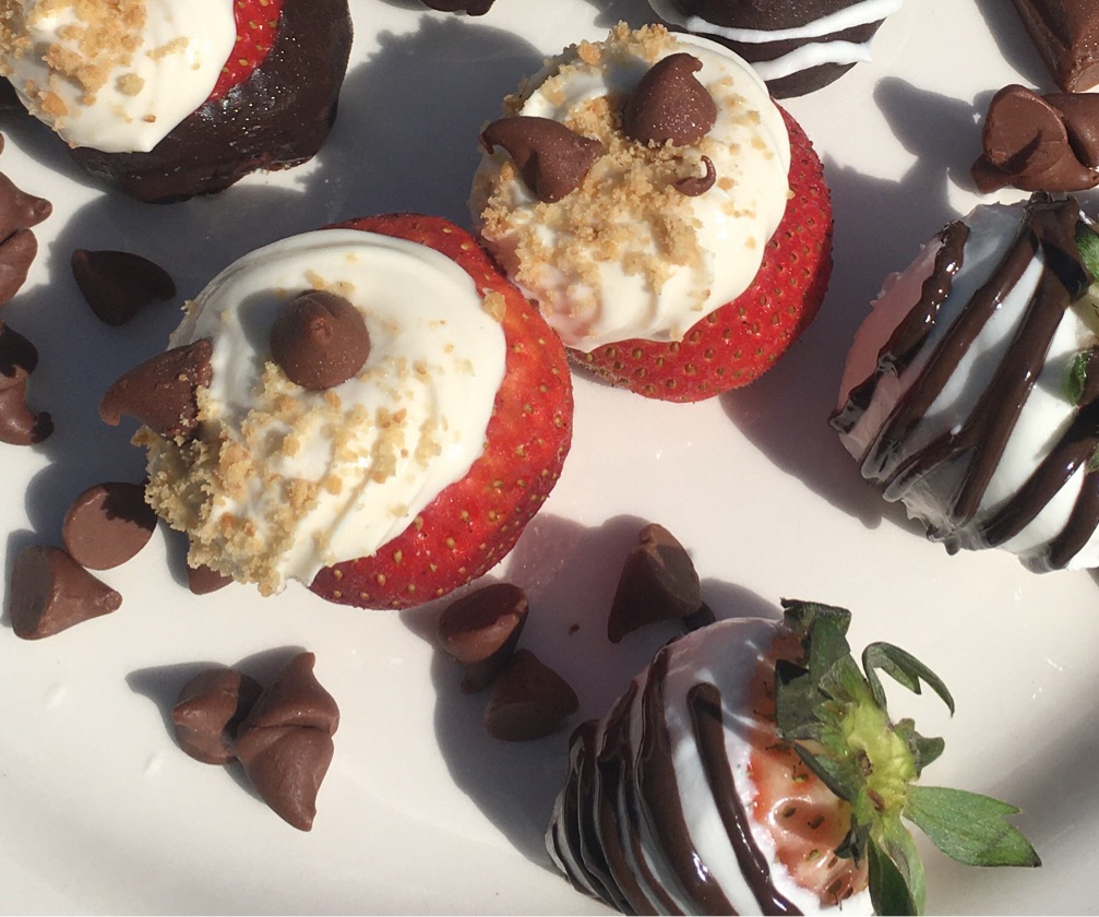6 Cheesecake Filled Strawberries