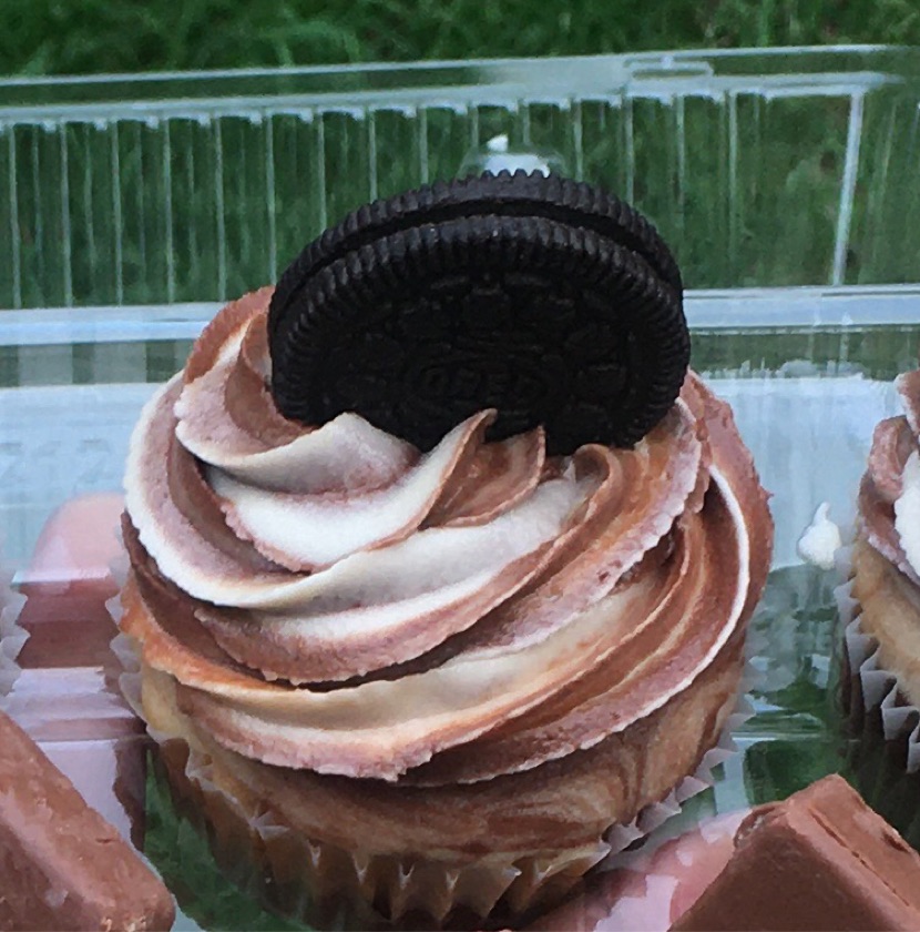 Oreos (3 Cupcakes)