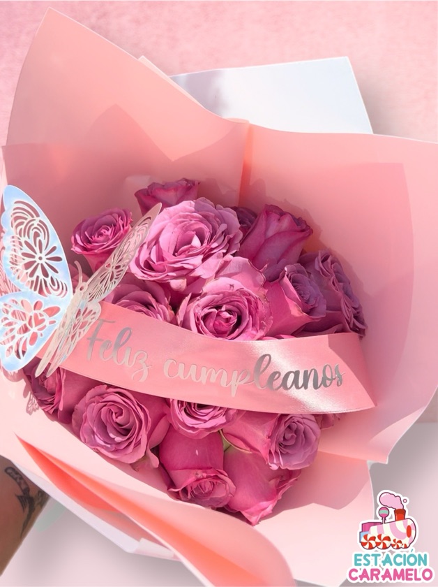 Ramo rosas + 🦋 y listos personalizado 