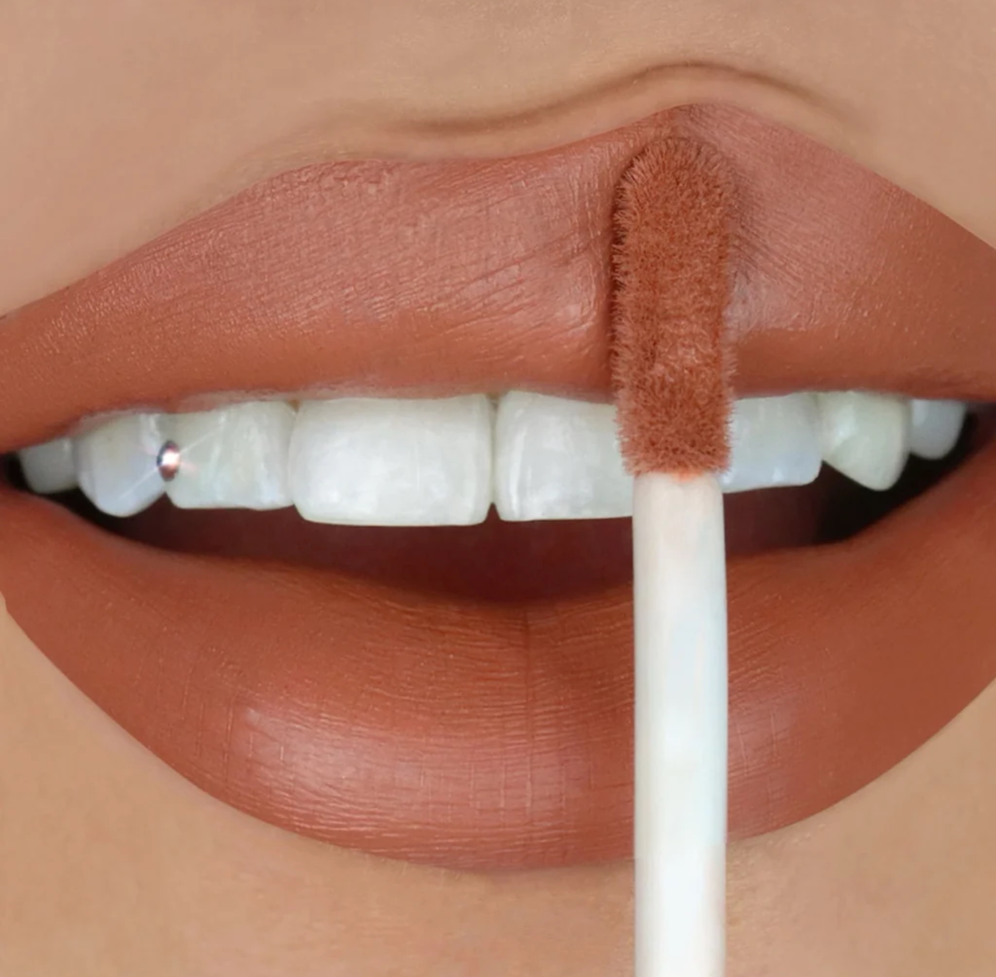 Cappuccino lip paint