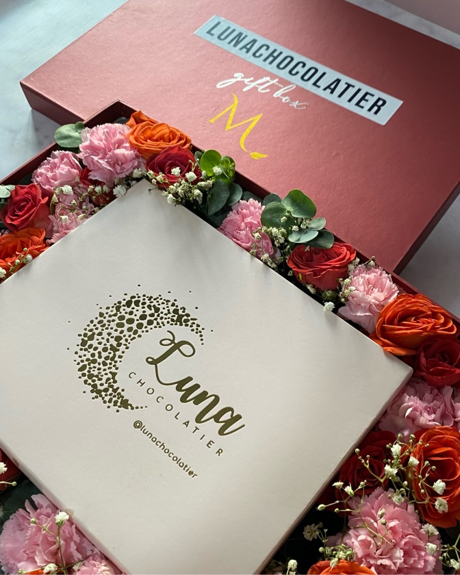 #GiftBox flowers collab LunaChocolatier y MMD