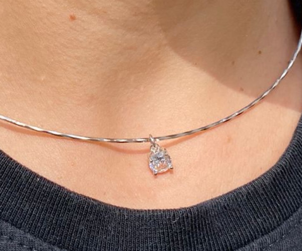 Choker aro fino diamantada com ponto de luz