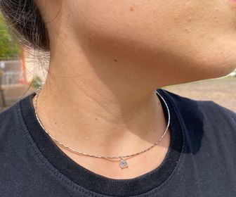 Choker aro fino diamantada com ponto de luz