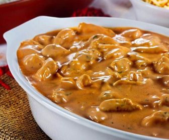 Strogonoff de Frango em cubos (acompanha arroz e batata palha)