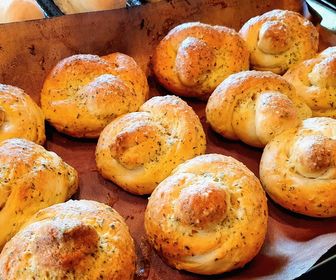 Garlic butter knots 