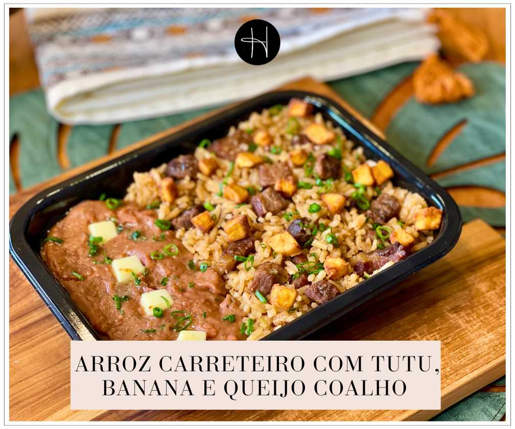 Arroz carreteiro com tutu de feijão, banana e queijo coalho 