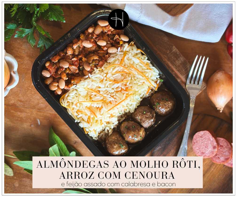 Almôndegas ao molho rôti, arroz com cenoura e feijão assado com calabresa e bacon