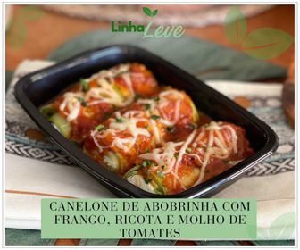 Canelone de abobrinha com frango, ricota e molho de tomates